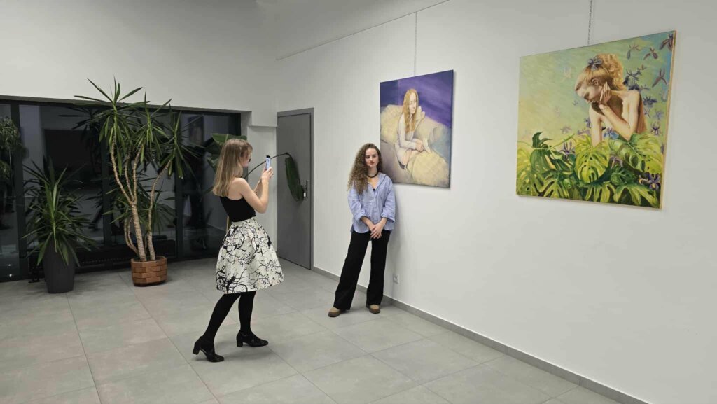 Zdjęcia z wernisażu "Siostrzeństwo"